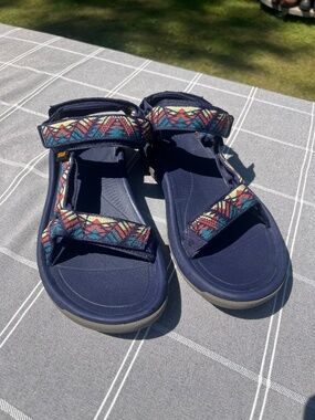 Teva walking sandals size 9